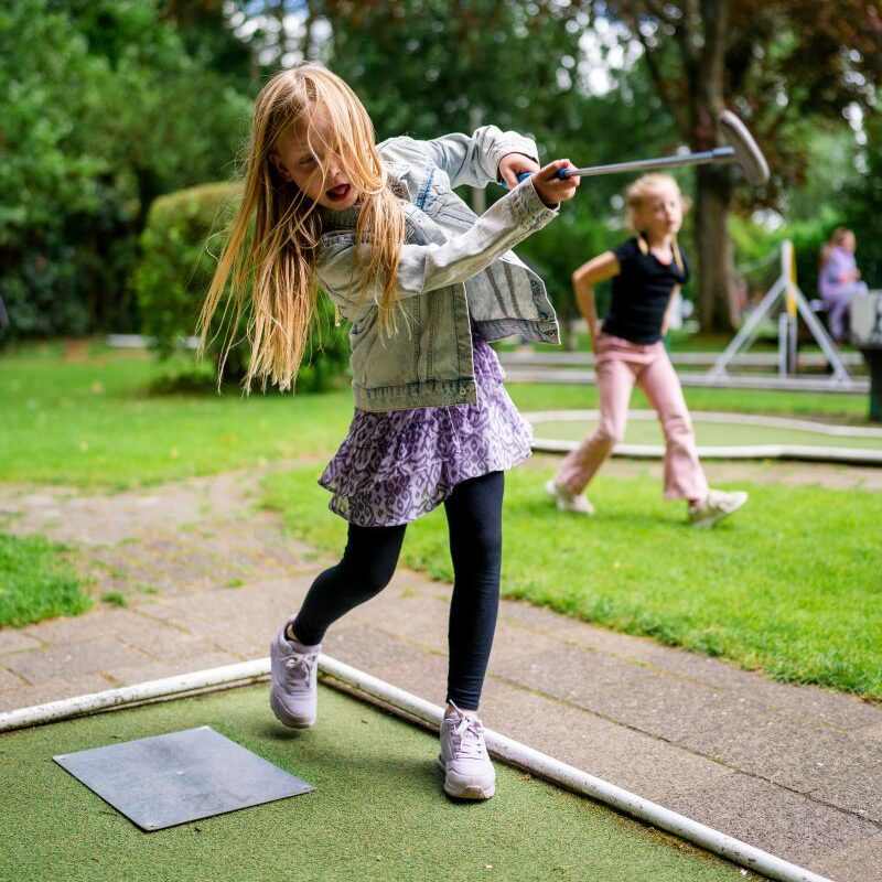 Midgetgolf meisje 5